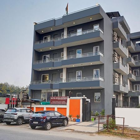 Hotel Noida Express Exteriör bild