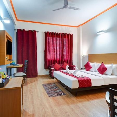Hotel Noida Express Exteriör bild