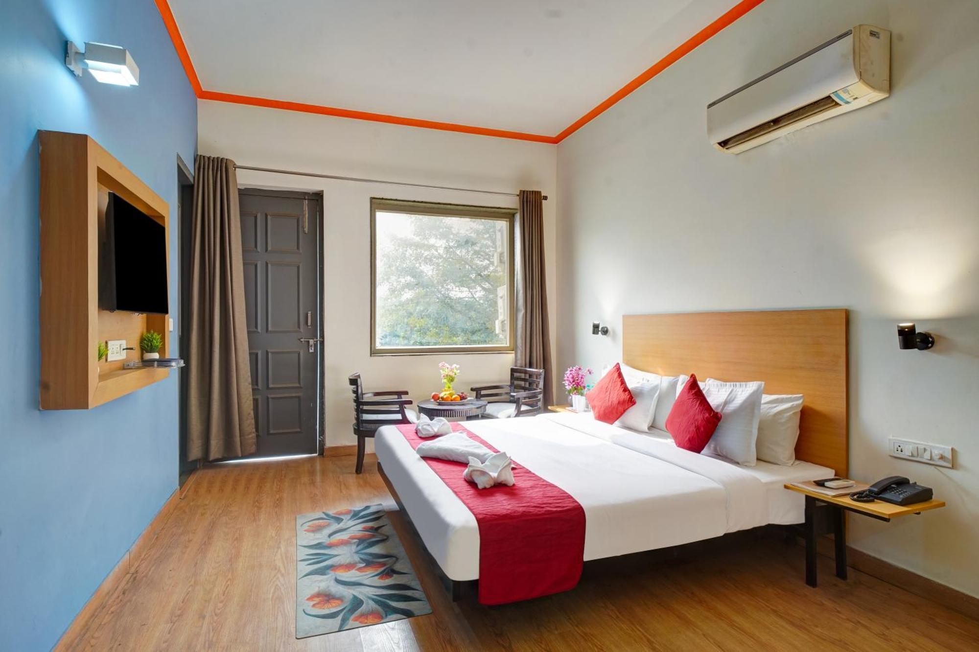 Hotel Noida Express Exteriör bild