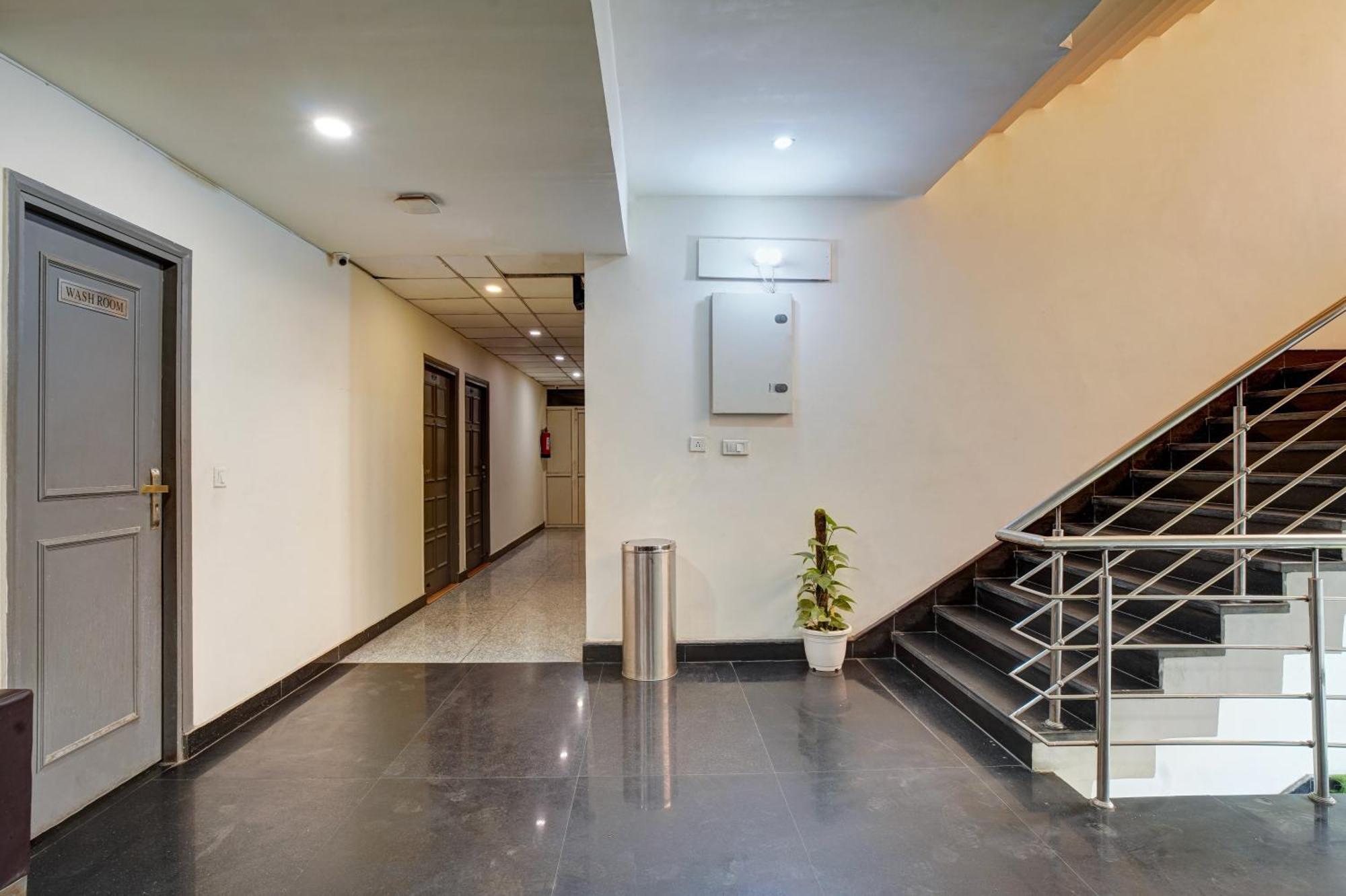 Hotel Noida Express Exteriör bild