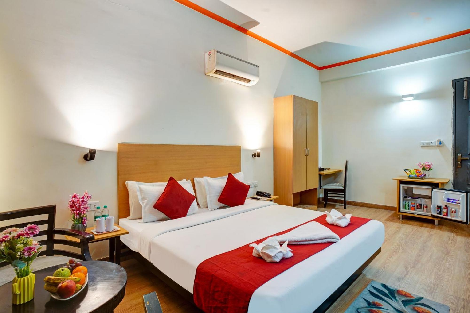 Hotel Noida Express Exteriör bild