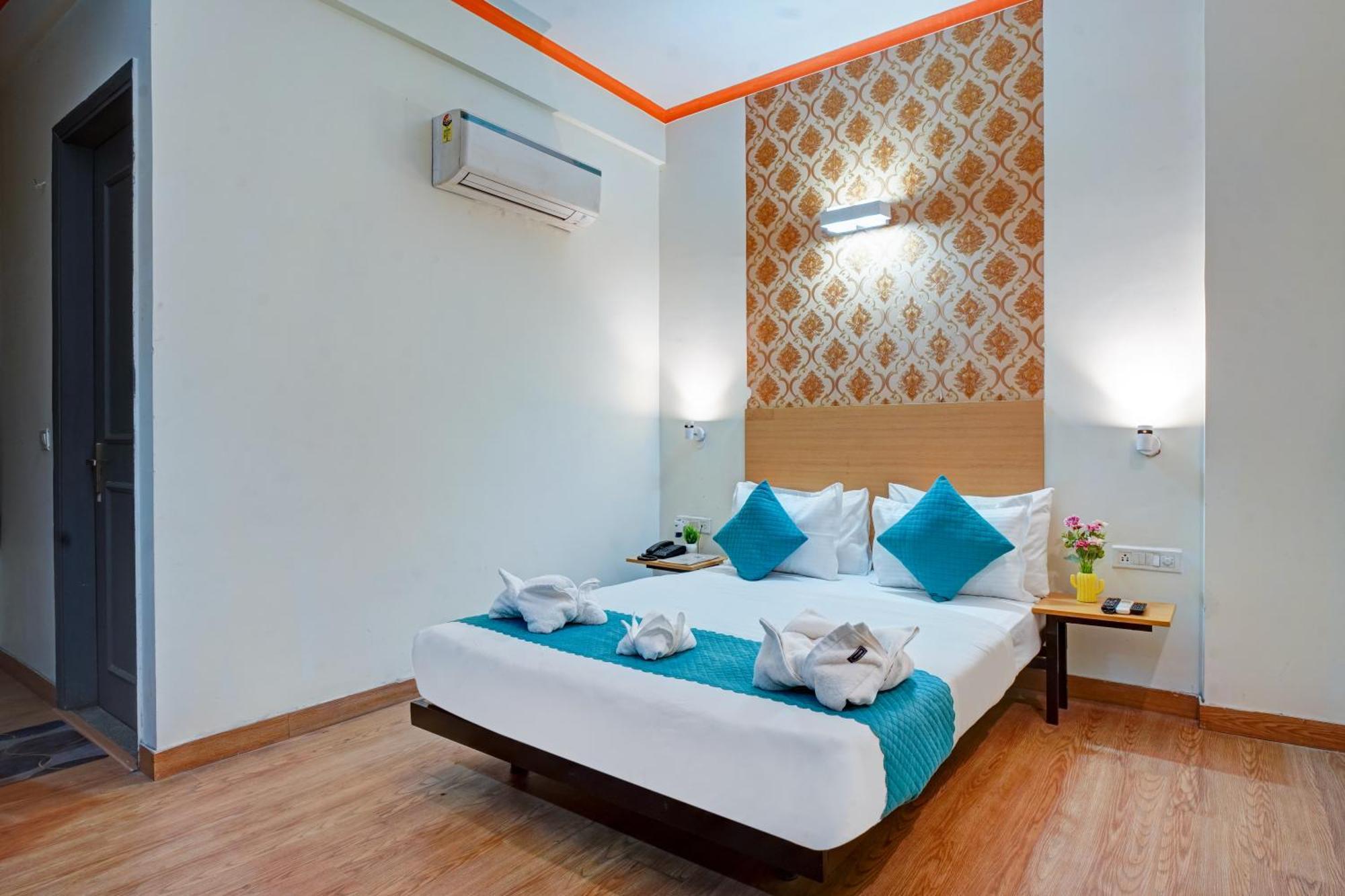 Hotel Noida Express Exteriör bild
