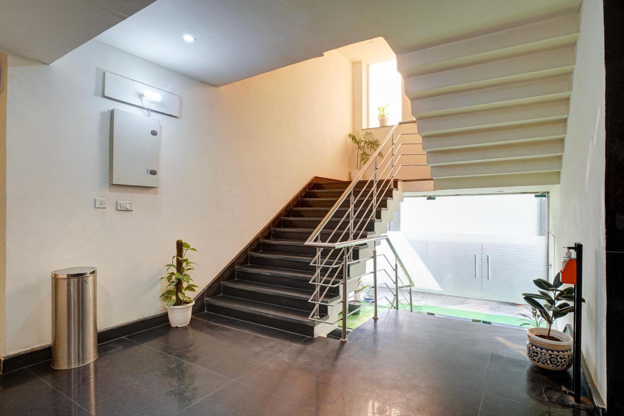 Hotel Noida Express Exteriör bild