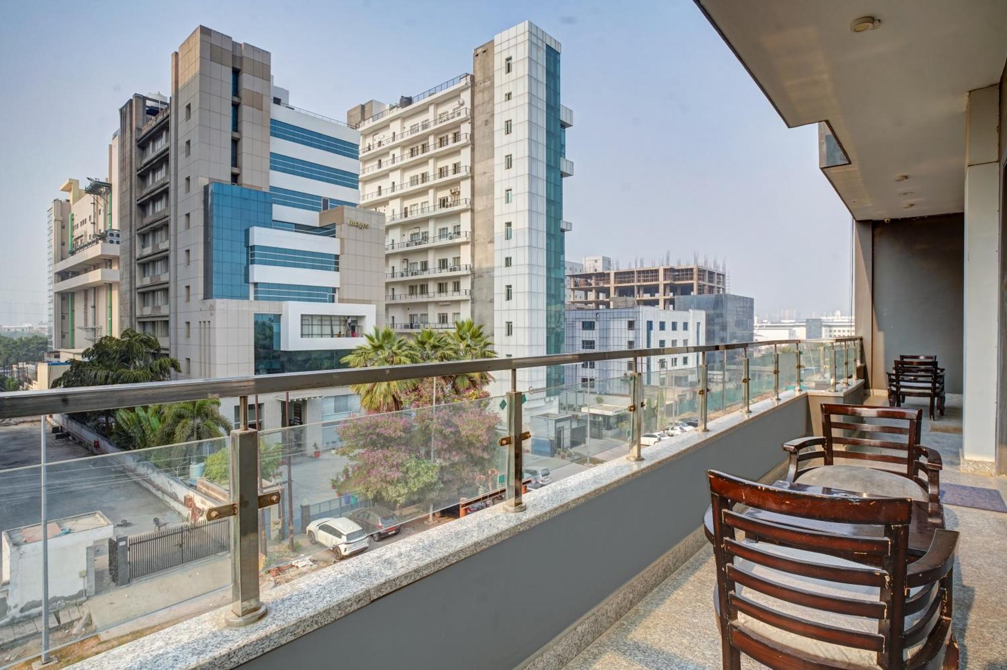 Hotel Noida Express Exteriör bild