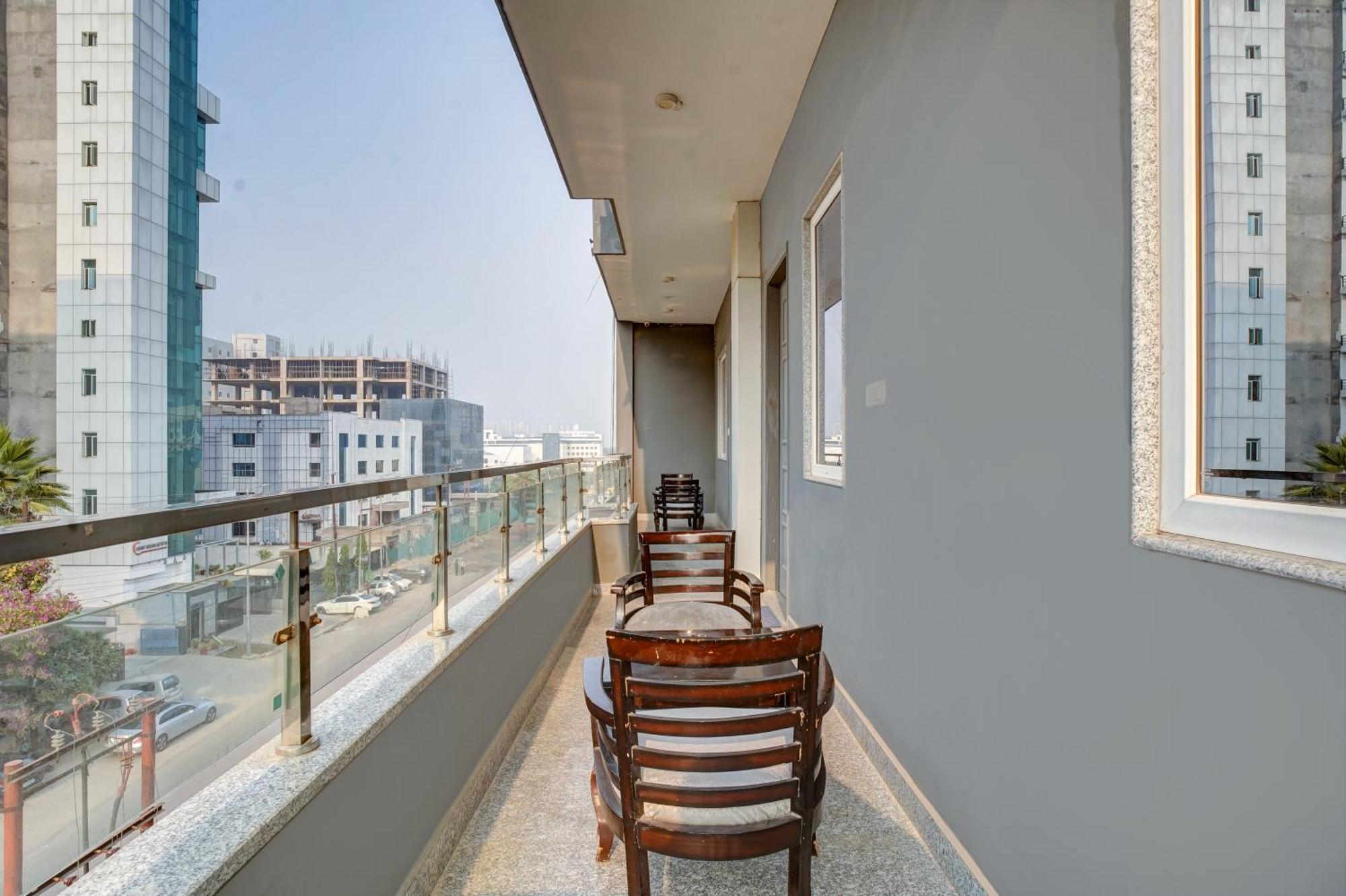 Hotel Noida Express Exteriör bild