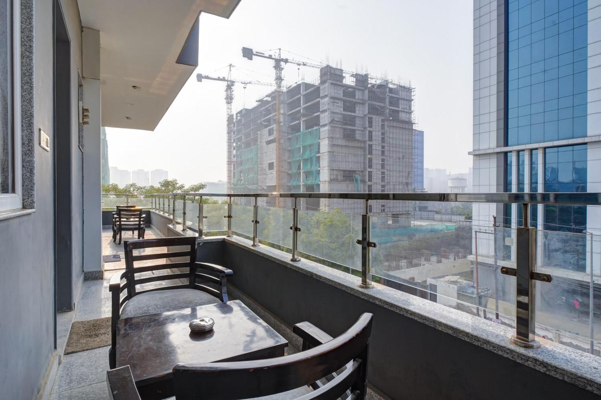 Hotel Noida Express Exteriör bild