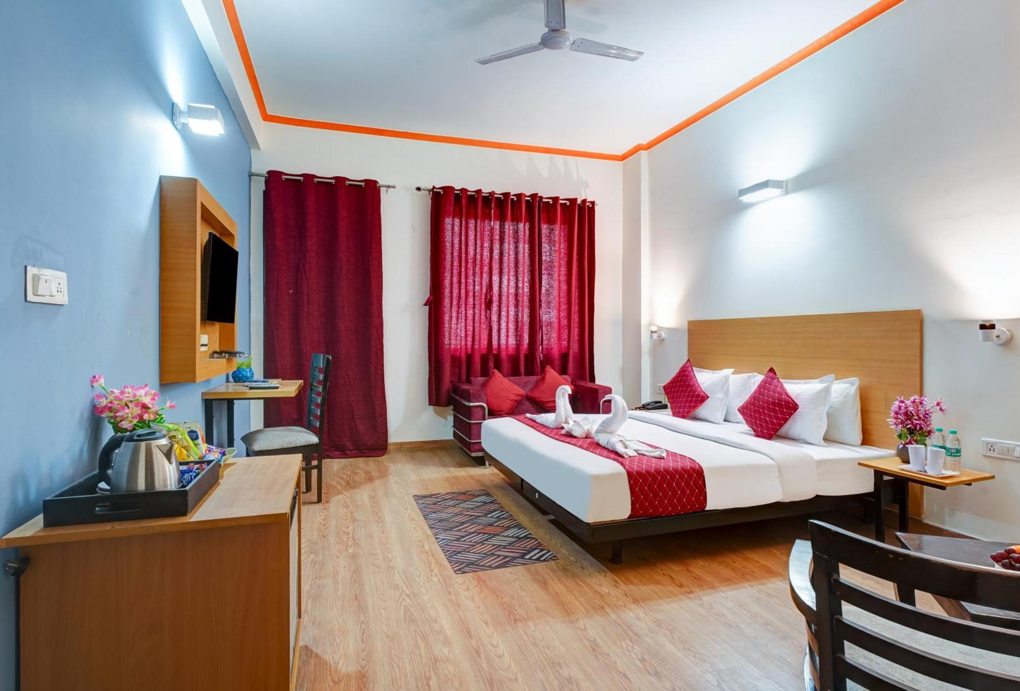Hotel Noida Express Exteriör bild